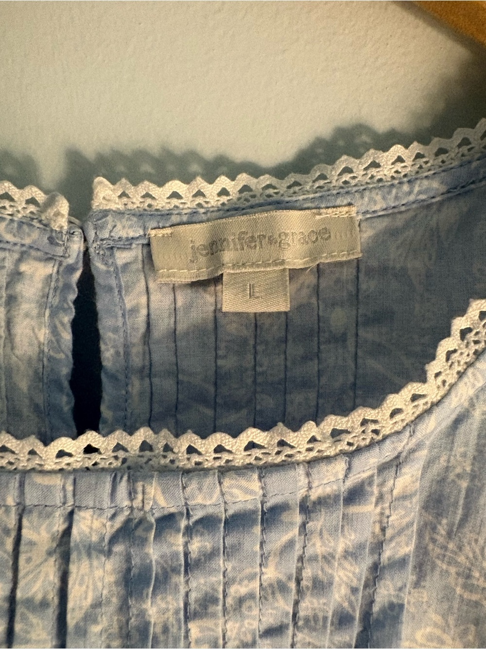 Light Blue Lace-Trim Sleeveless Blouse with Pintuck Front - Picture 3 of 3